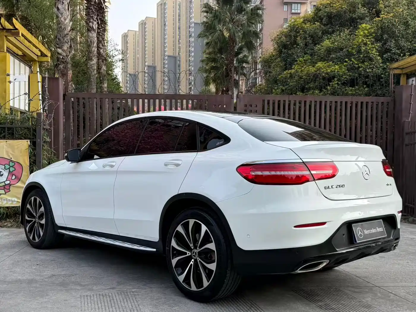 Mercedes-Benz GLC Coupe 2018 GLC 260 4MATIC Coupe SUV фото 30