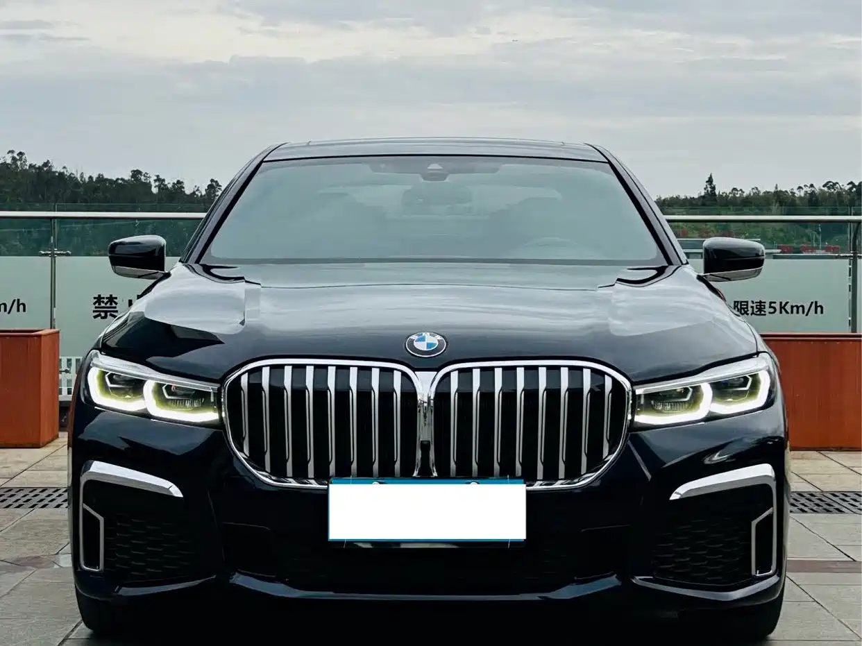 BMW 7 Series 2021 Model 740Li Leading M Sport Package фото 2