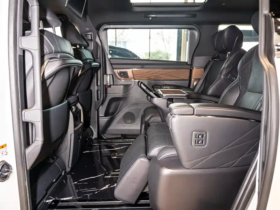 Toyota Alphard 2024 Hybrid 2.5L Ultimate Enjoyment Edition фото 14