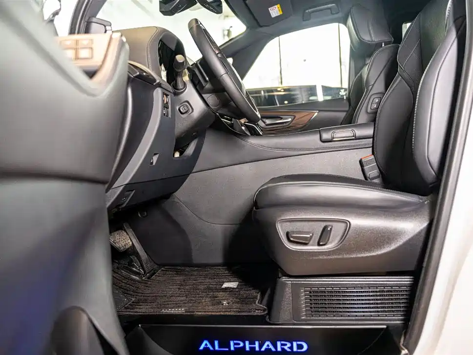 Toyota Alphard 2024 Hybrid 2.5L Ultimate Enjoyment Edition фото 7