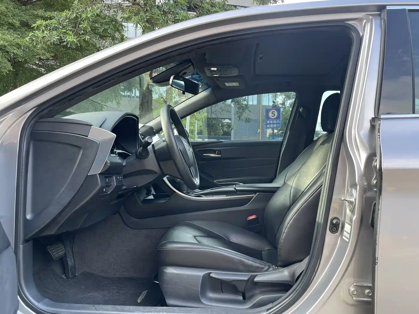 Toyota Avalon 2022 2.0L Progressive Edition фото 4