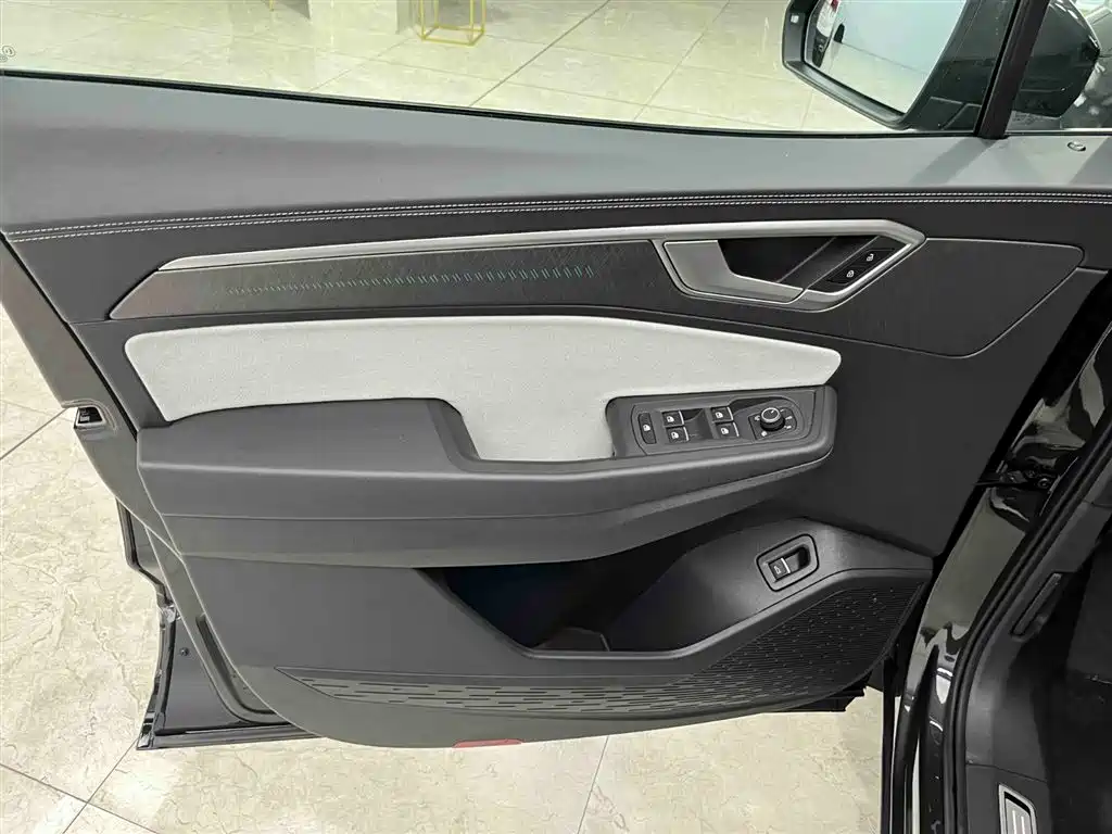 Volkswagen Talagon 2025 450TSI R-Line 6-Seater фото 10