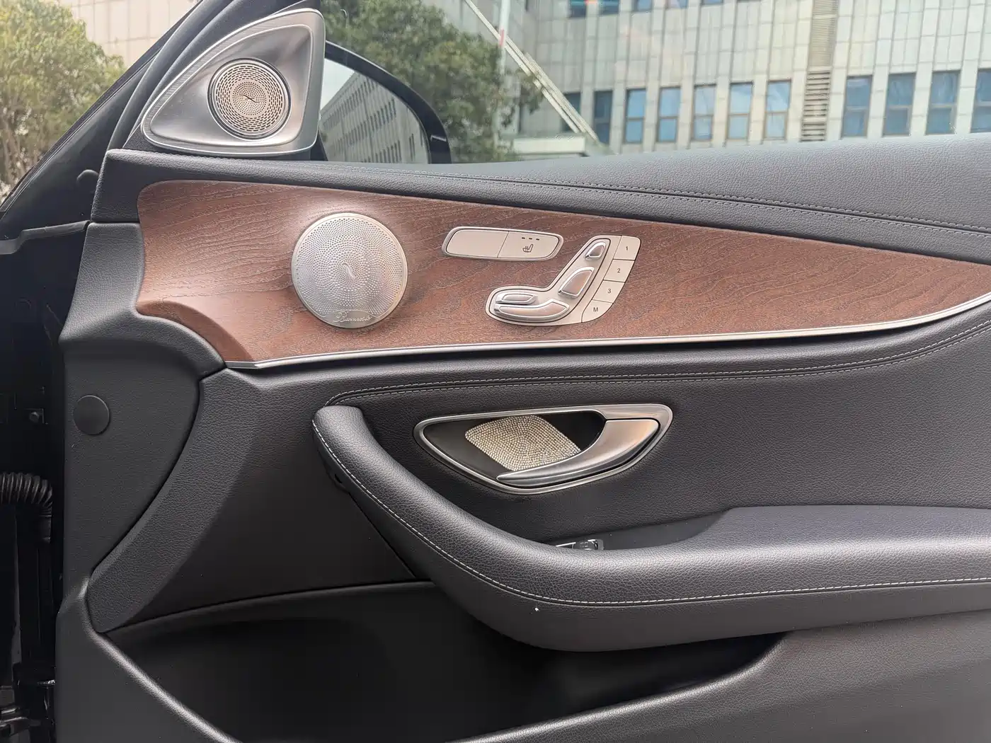 Mercedes-Benz E-Class 2019 E 300 L Fashion фото 10