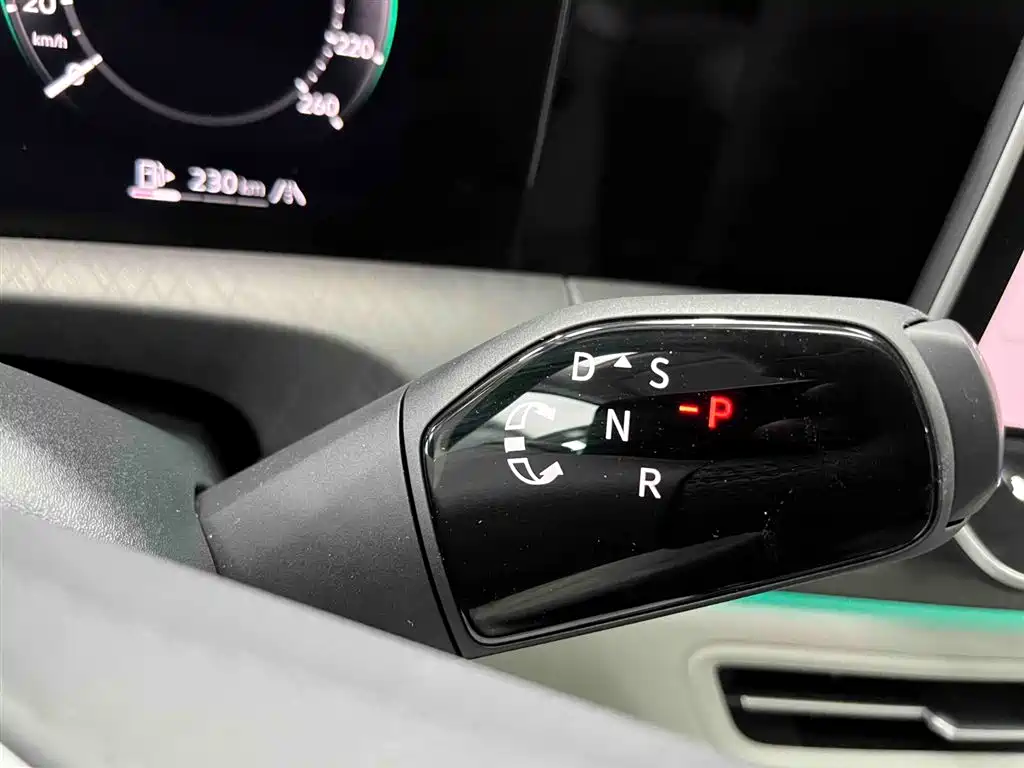Volkswagen Talagon 2025 450TSI R-Line 6-Seater фото 5