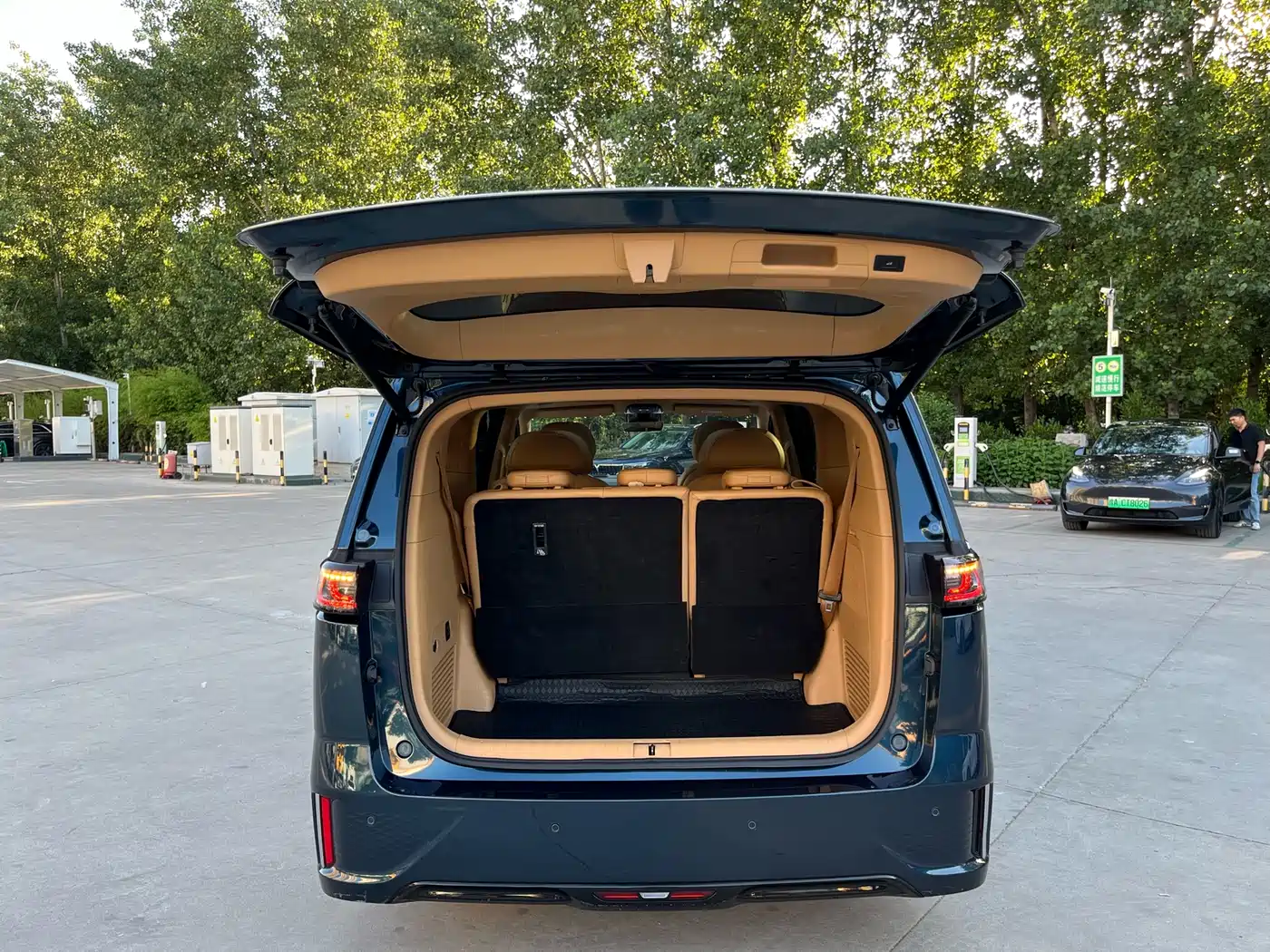 Voyah Auto Voyah Dreamer 2025 PHEV AWD Flagship Kunpeng Edition фото 13