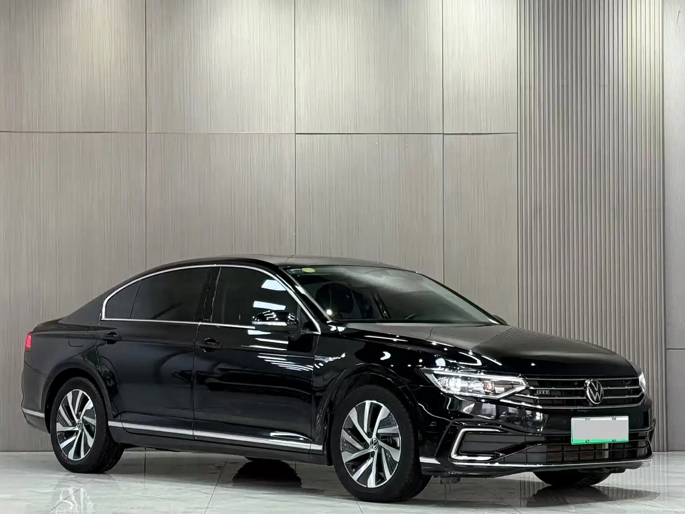 VOLKSWAGEN MAGOTAN GTE PLUG IN HYBRID