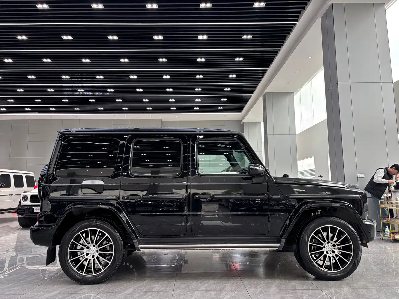Mercedes-Benz G-Class 2023 G 500 фото 12