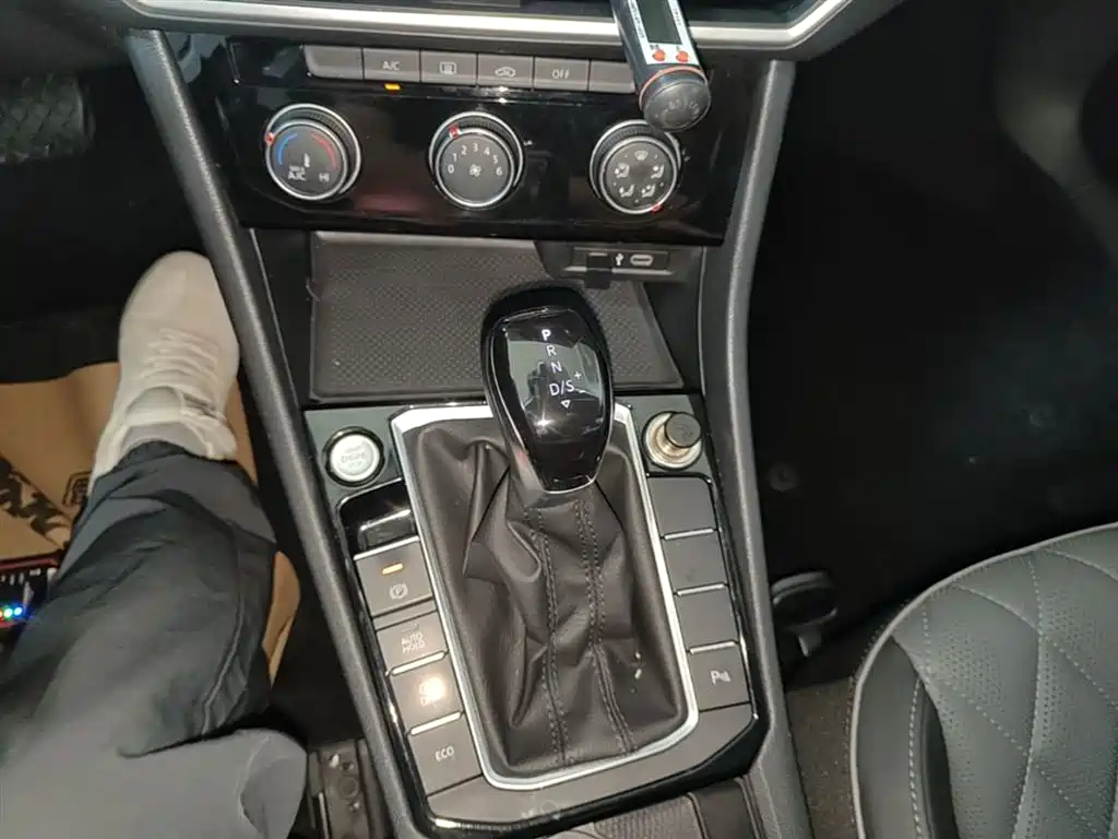 Volkswagen Sagitar 2023 300TSI DSG Surpassing Edition фото 14