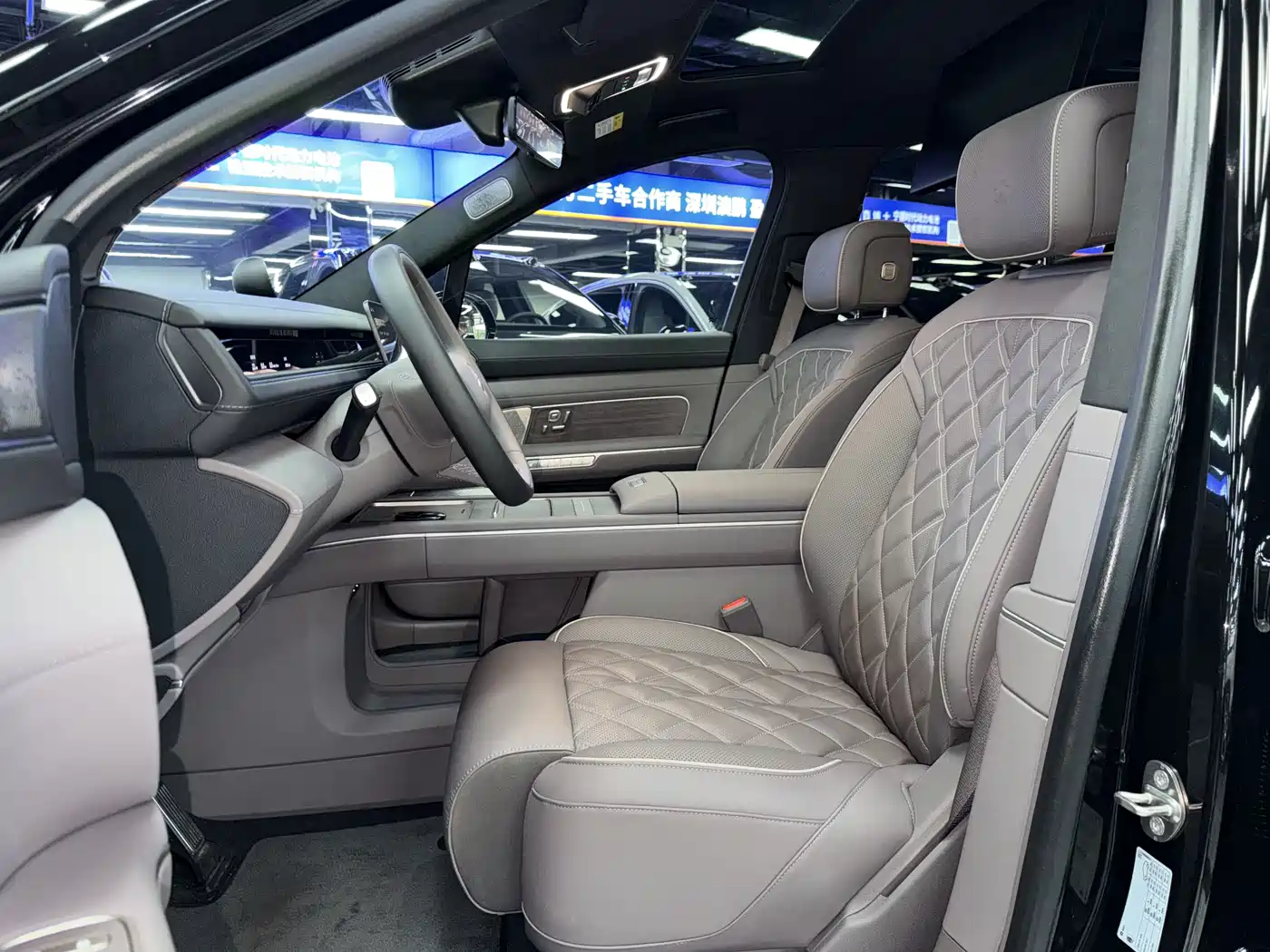 NIO ES8 2026 2025 Model 6-Seat Executive Luxury Edition