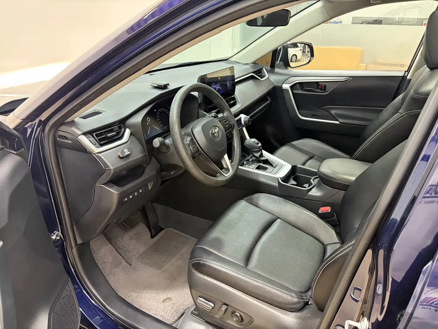 Toyota RAV4 Rongfang 2023 Hybrid 2.5L E-CVT 2WD Elite Edition фото 4