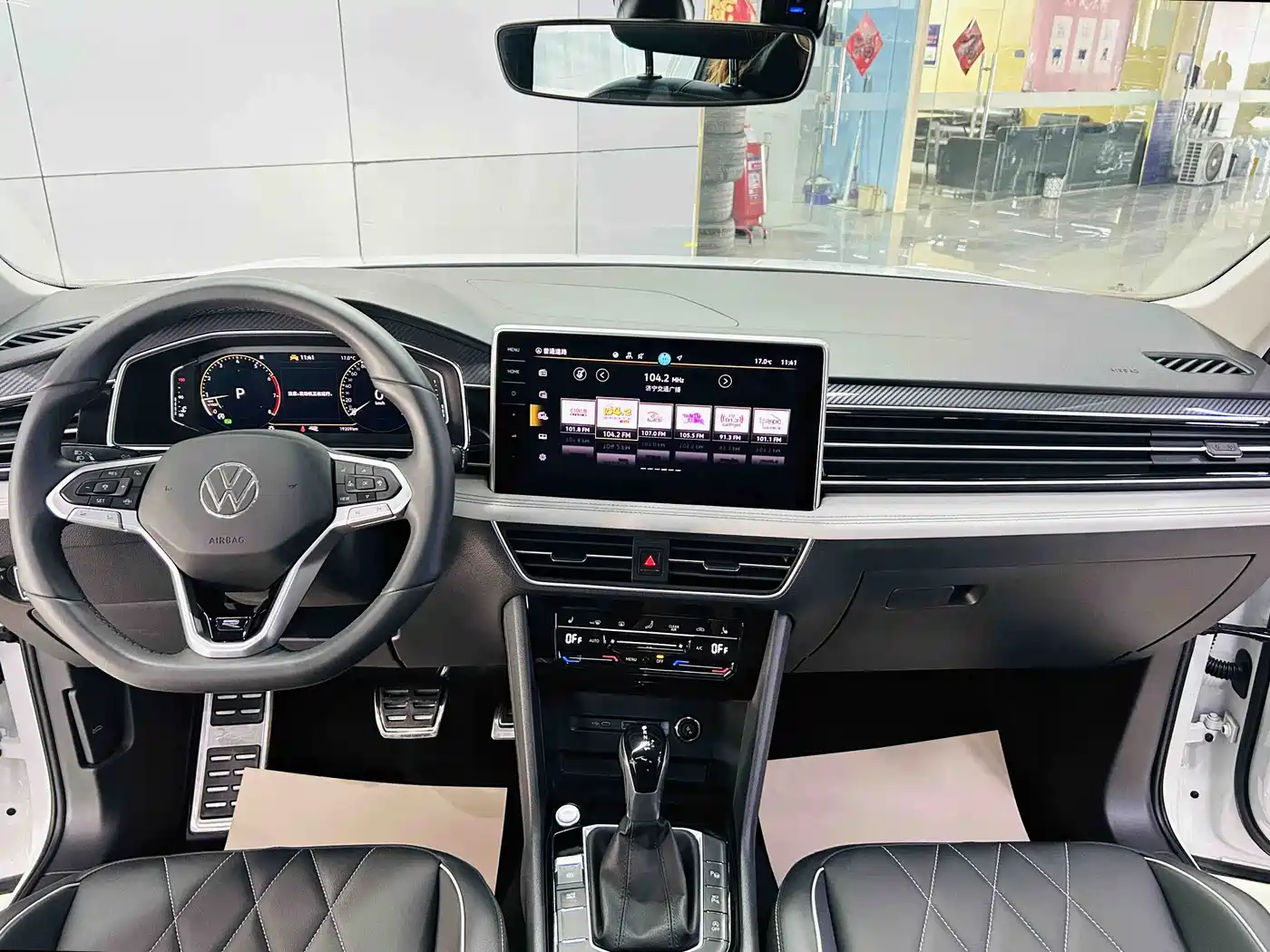 Volkswagen Tiguan L 2024 Outstanding 330TSI Auto 2WD R-Line Dragon Glory Edition фото 8