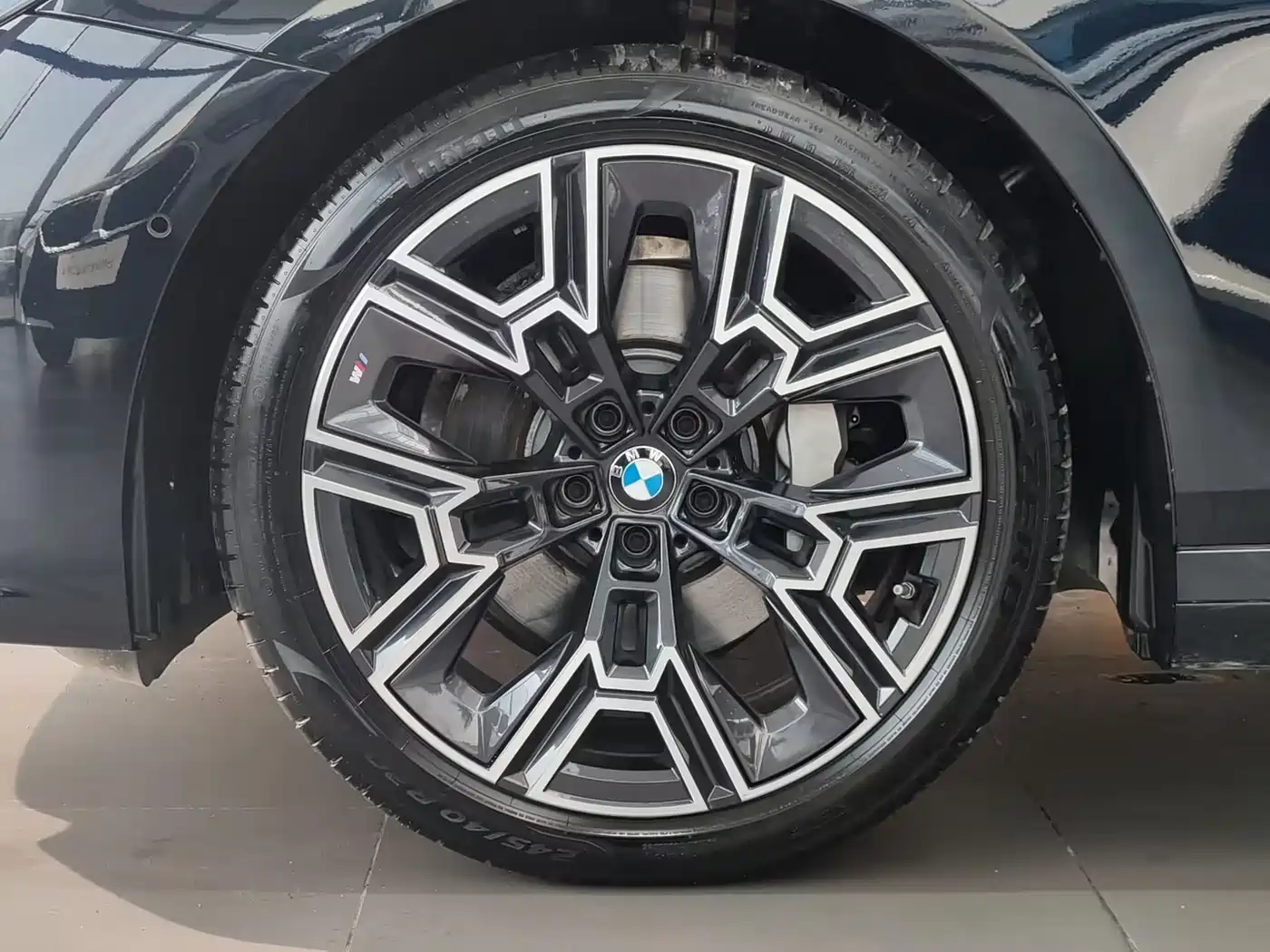 BMW 5 Series 2024 530Li Premium M Sport Package фото 14