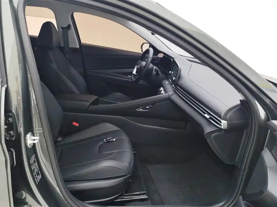 Hyundai Elantra 2023 1.5L CVT GLX Elite Edition фото 8