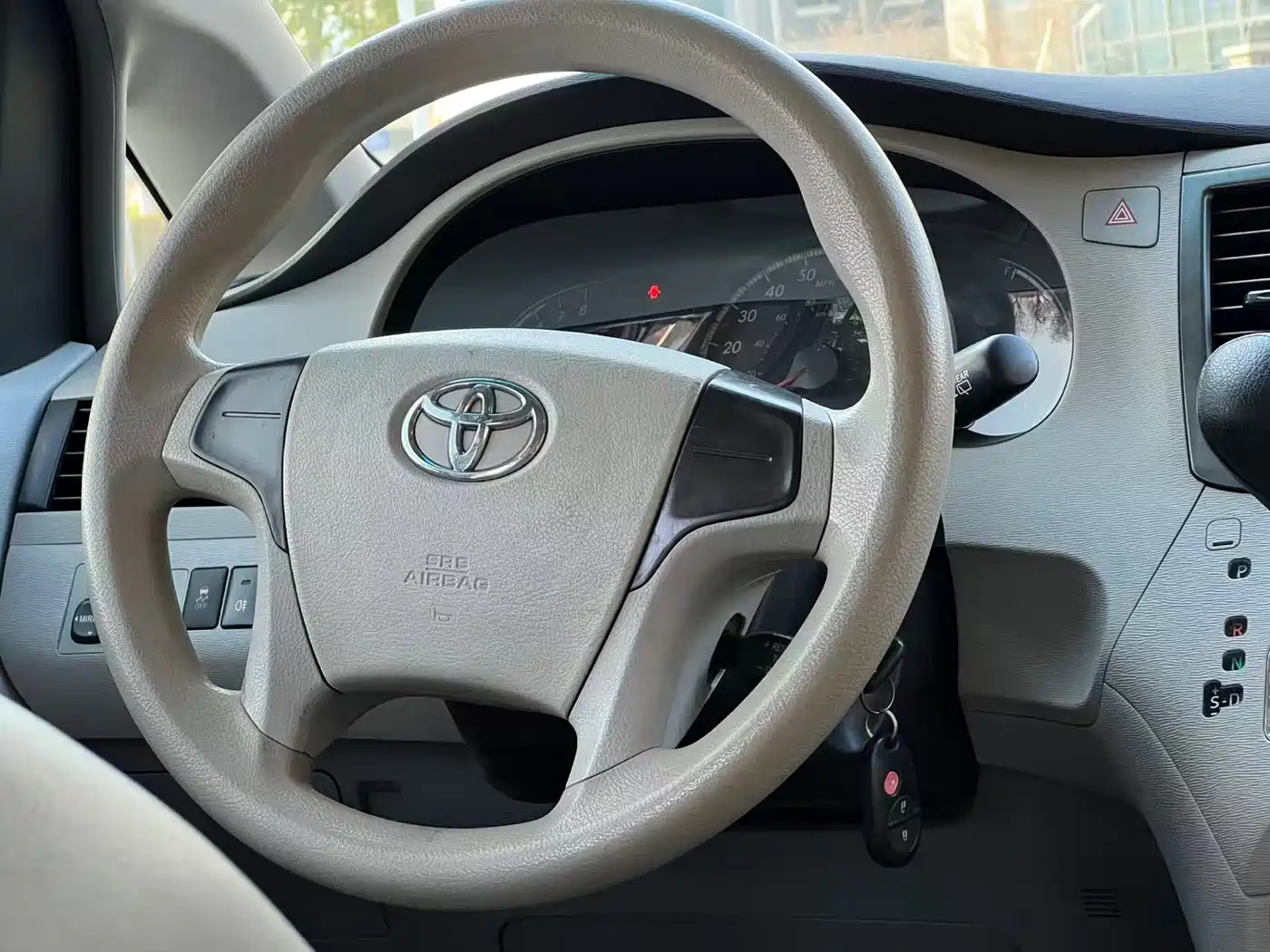 Toyota Sienna 2015 3.5L 2WD LE фото 6