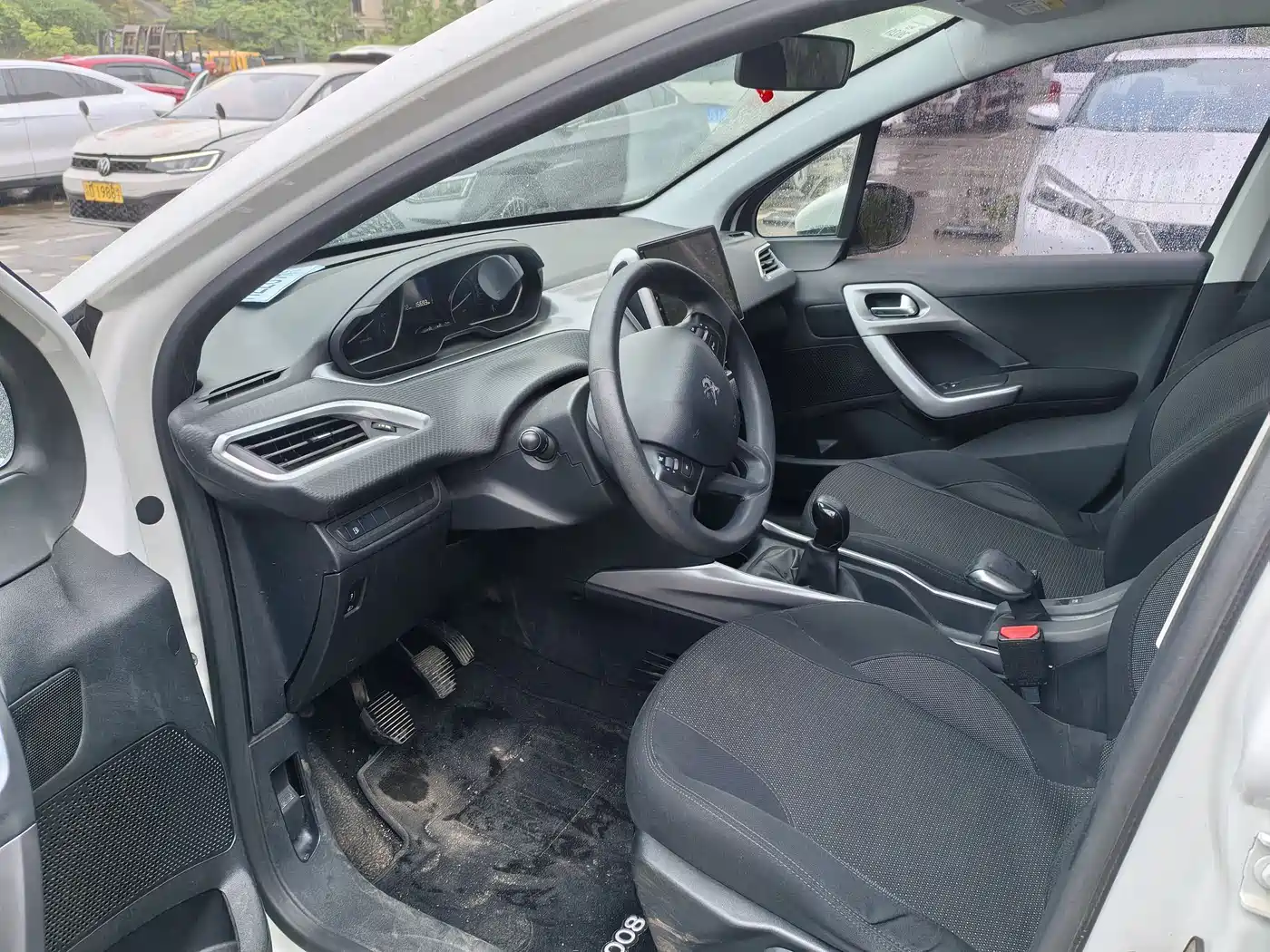 Peugeot 2008 2014 1.6L Manual Fashion Edition фото 3