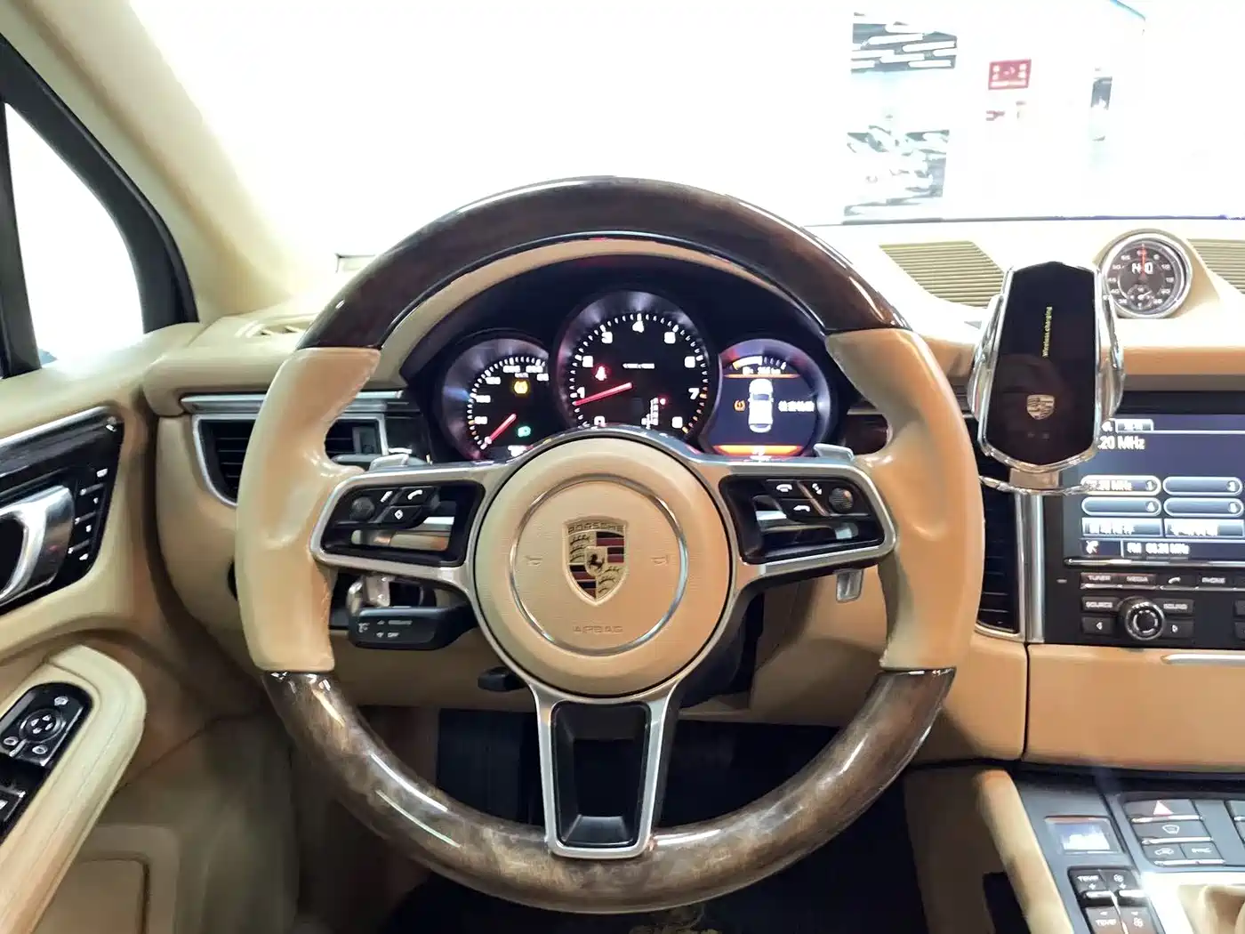 Porsche Macan 2016 Macan 2.0T фото 11