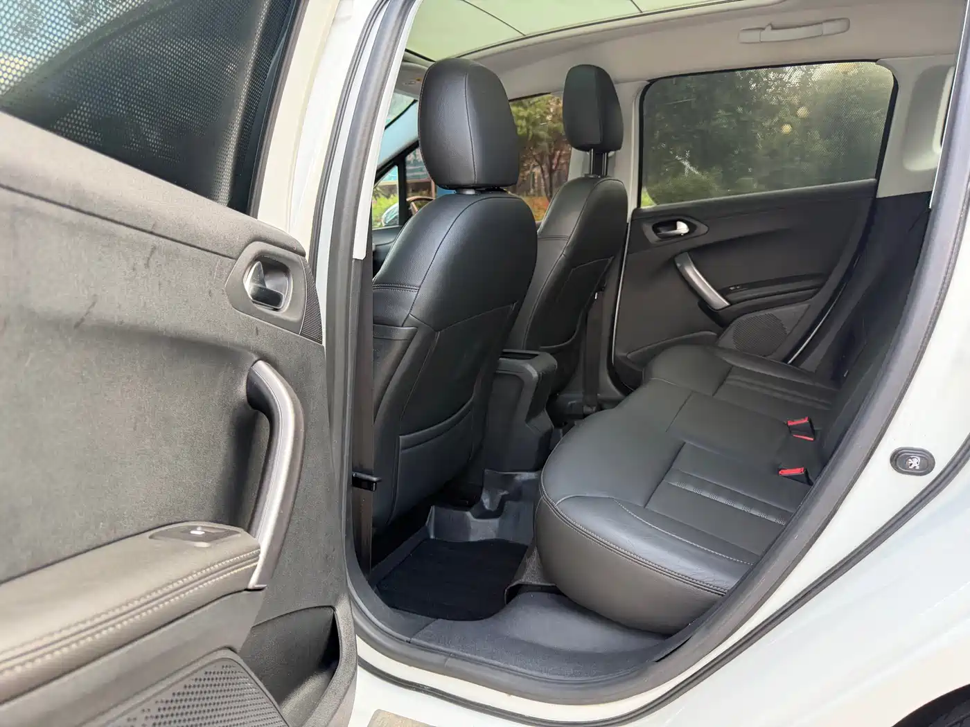 Peugeot 2008 2014 1.6L Automatic Navigation Edition фото 12