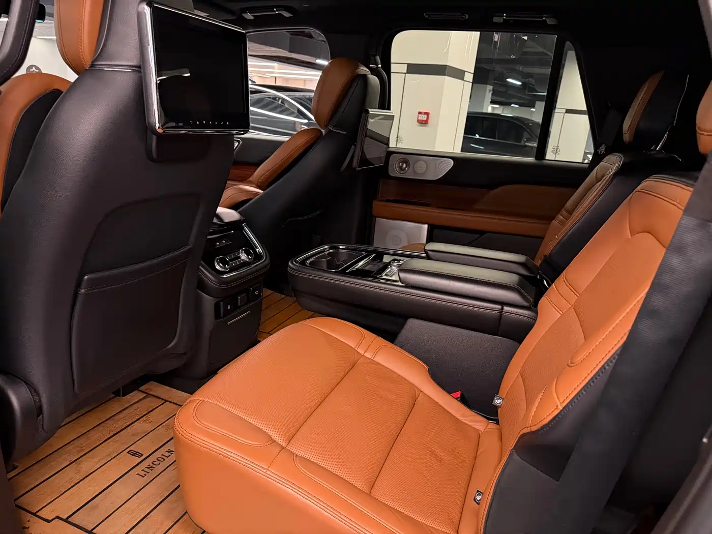 LINCOLN NAVIGATOR