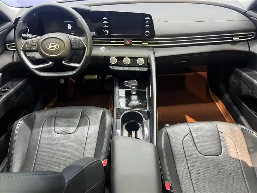Hyundai Elantra 2023 1.5L CVT GLX Elite Edition фото 11