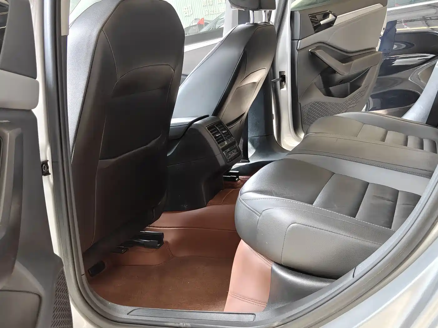 VOLKSWAGEN SAGITAR