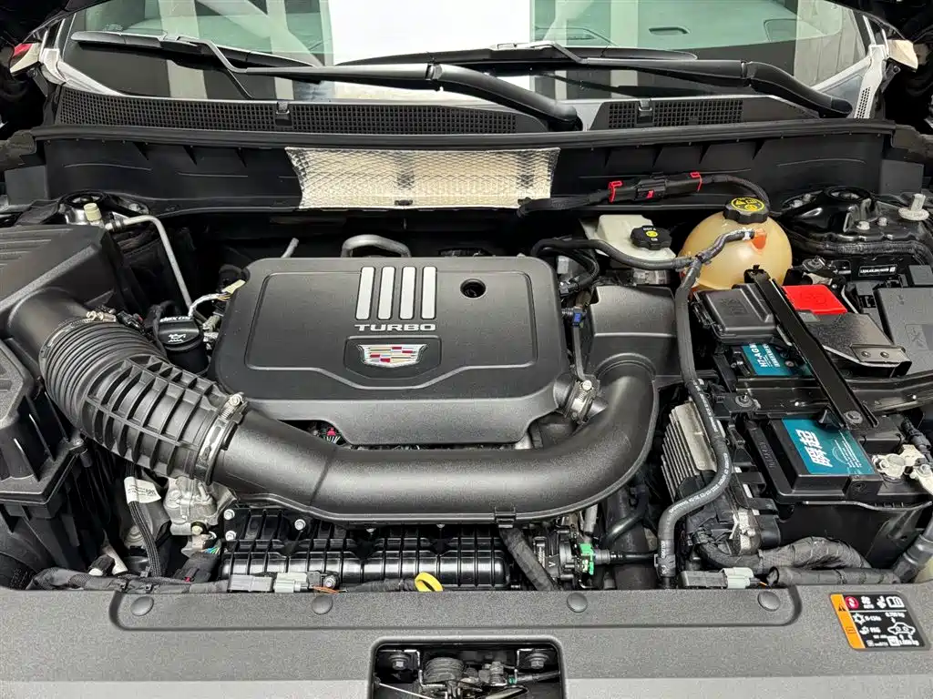 CADILLAC XT6