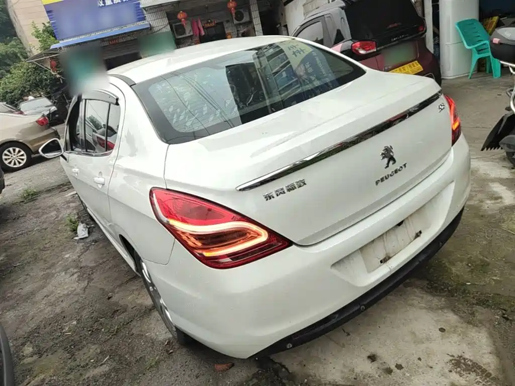 Peugeot 308 2014 Model Joy Edition Classic 1.6L Automatic Superior Style фото 5