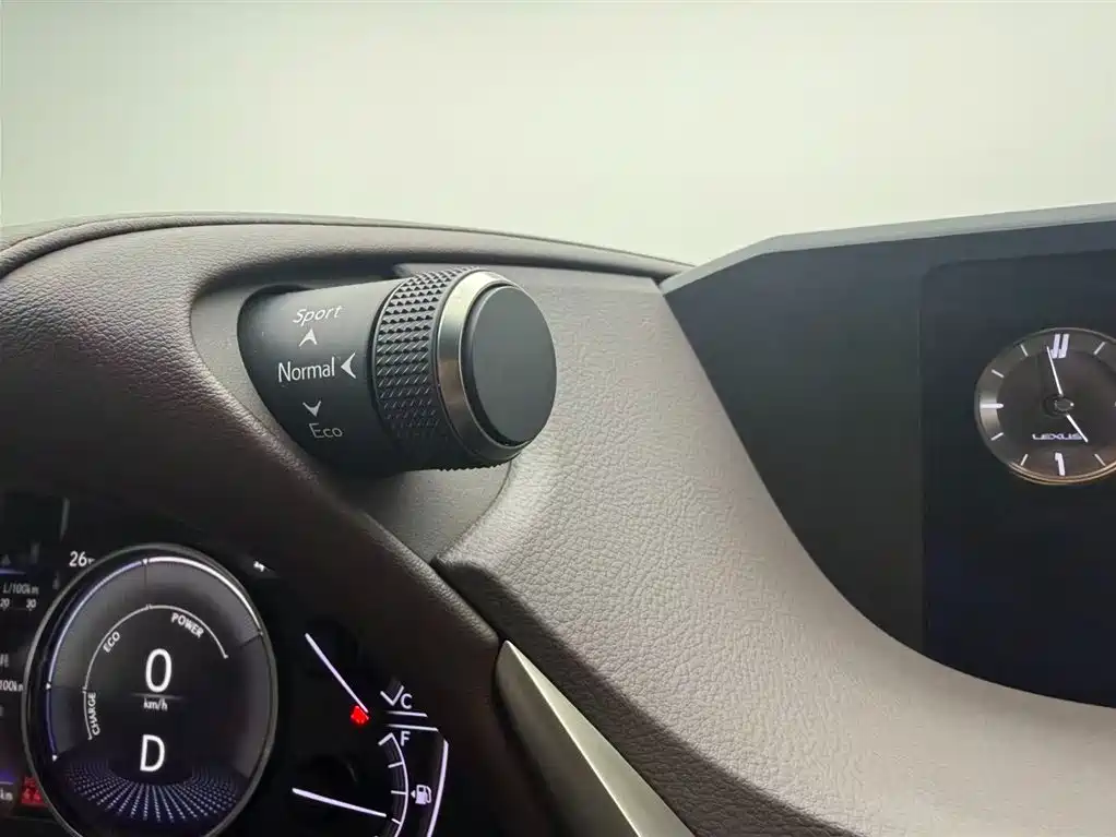 Lexus ES 2020 300h Ultimate Edition фото 9