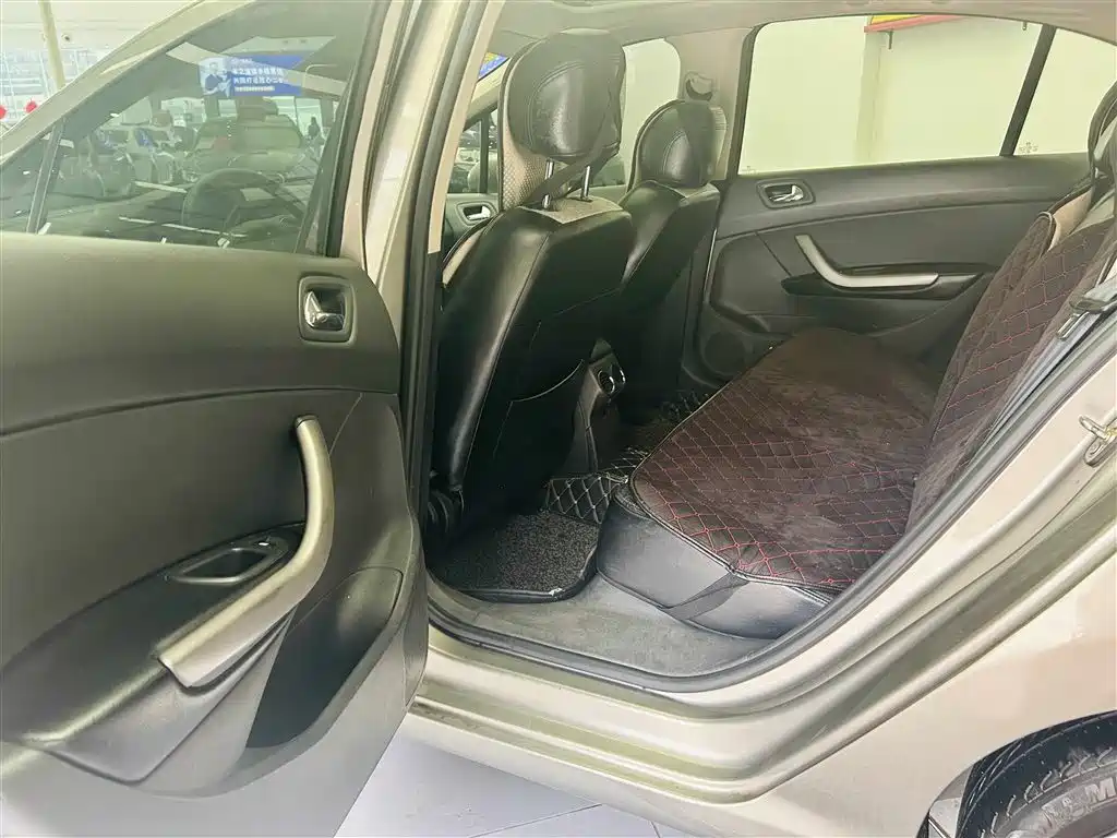 Peugeot 408 2013 2.0L Automatic Comfort Edition фото 23