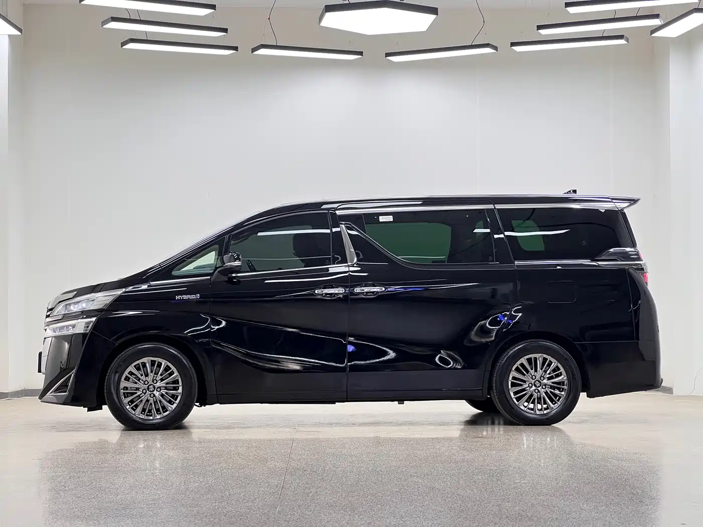 Toyota Vellfire 2021 Crown Hybrid 2.5L HV Premium Edition фото 4