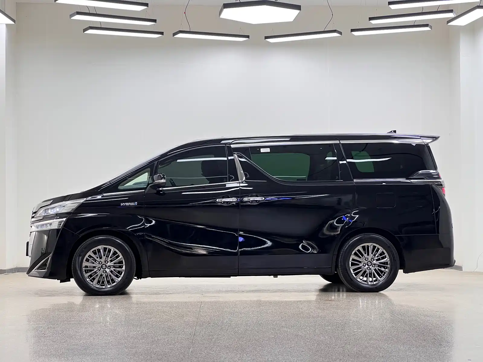 Фото 4 - Toyota Vellfire