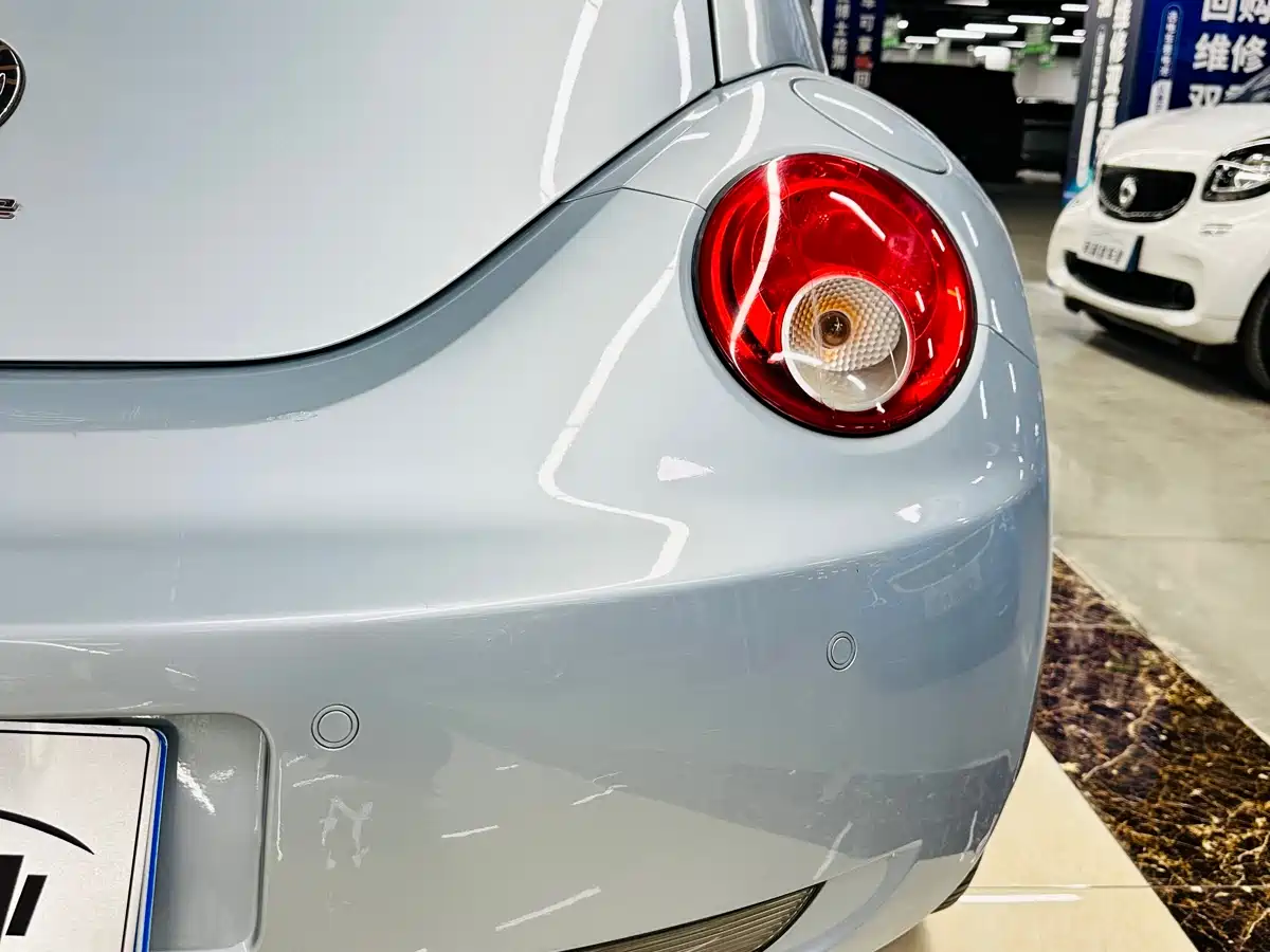 Volkswagen Beetle 2010 1.8T BlackOrange Luxury Edition фото 11