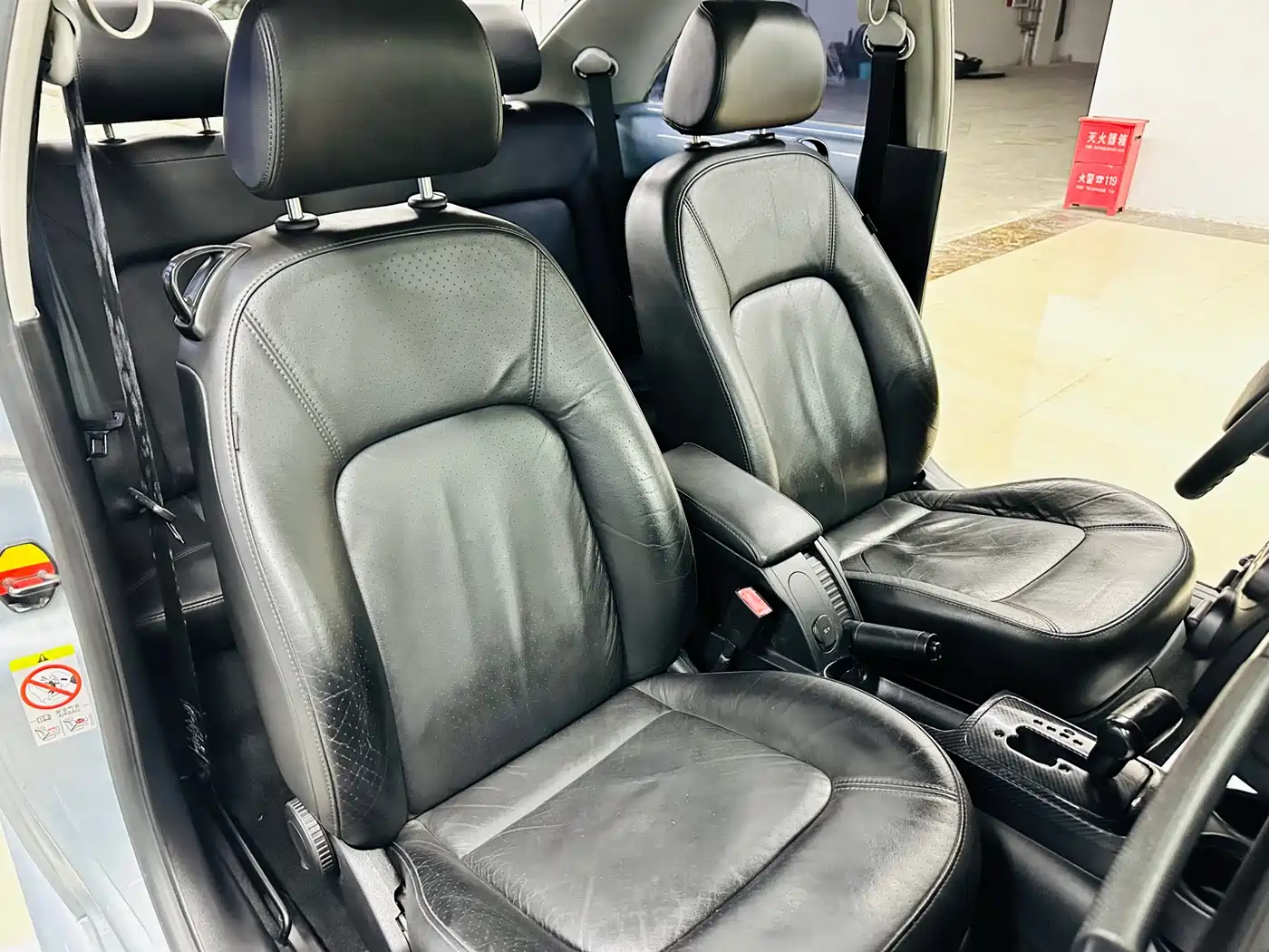 Volkswagen Beetle 2010 1.8T BlackOrange Luxury Edition фото 24