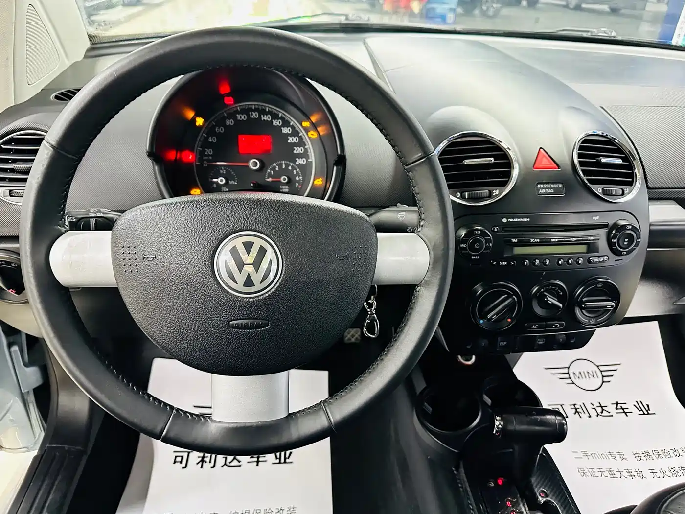 Volkswagen Beetle 2010 1.8T BlackOrange Luxury Edition фото 30