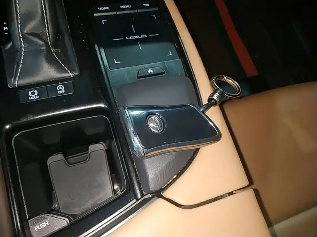 Фото 9 - Lexus ES