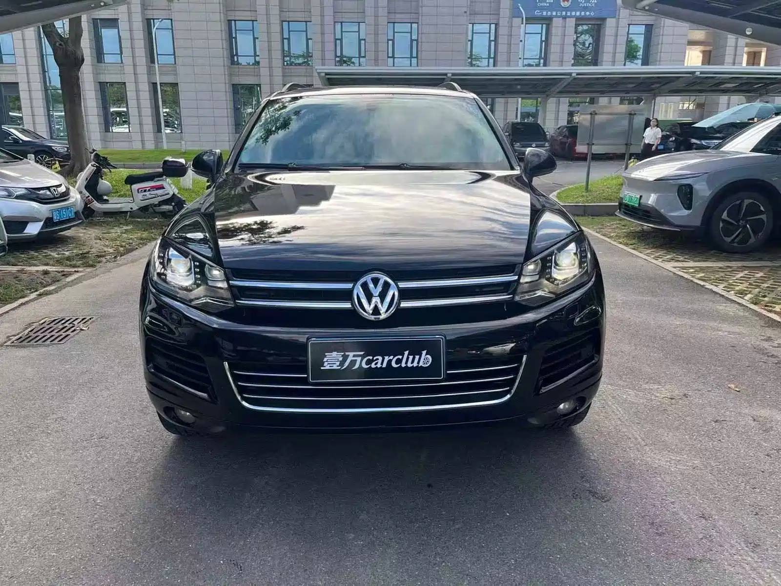 Фото 2 - Volkswagen Touareg