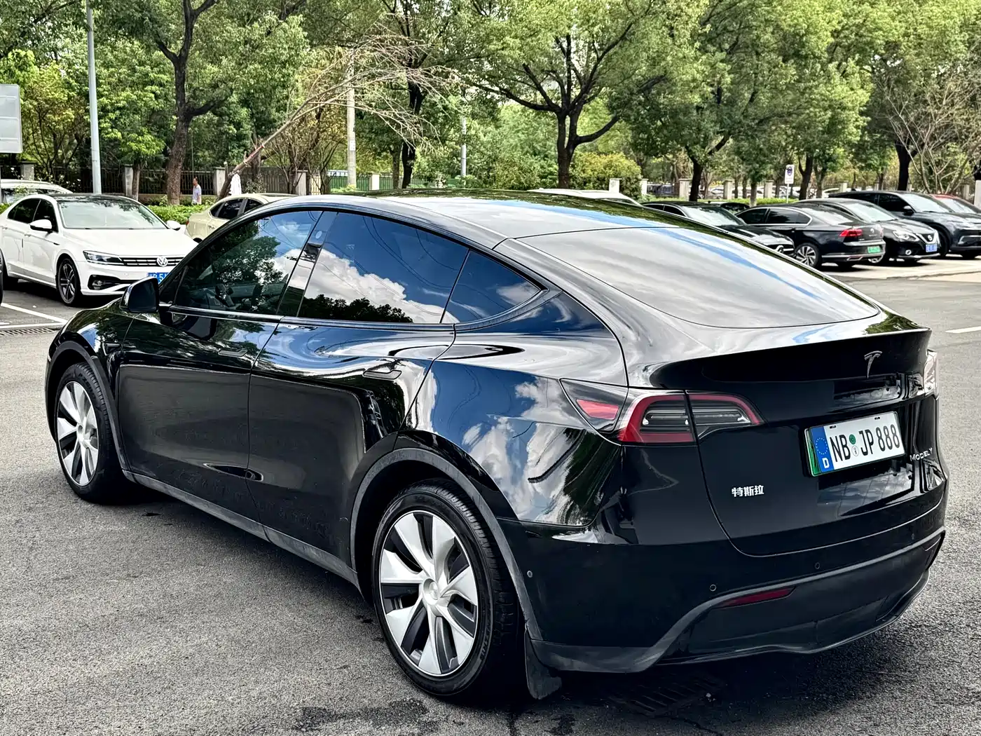 TESLA MODEL Y
