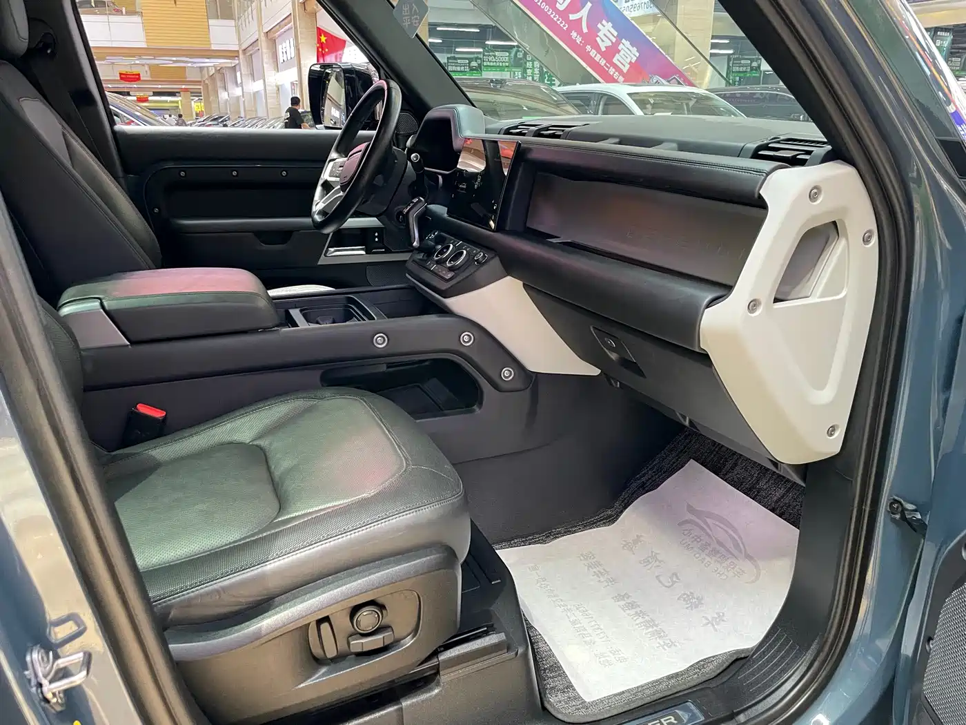 Фото 8 - Land Rover Defender