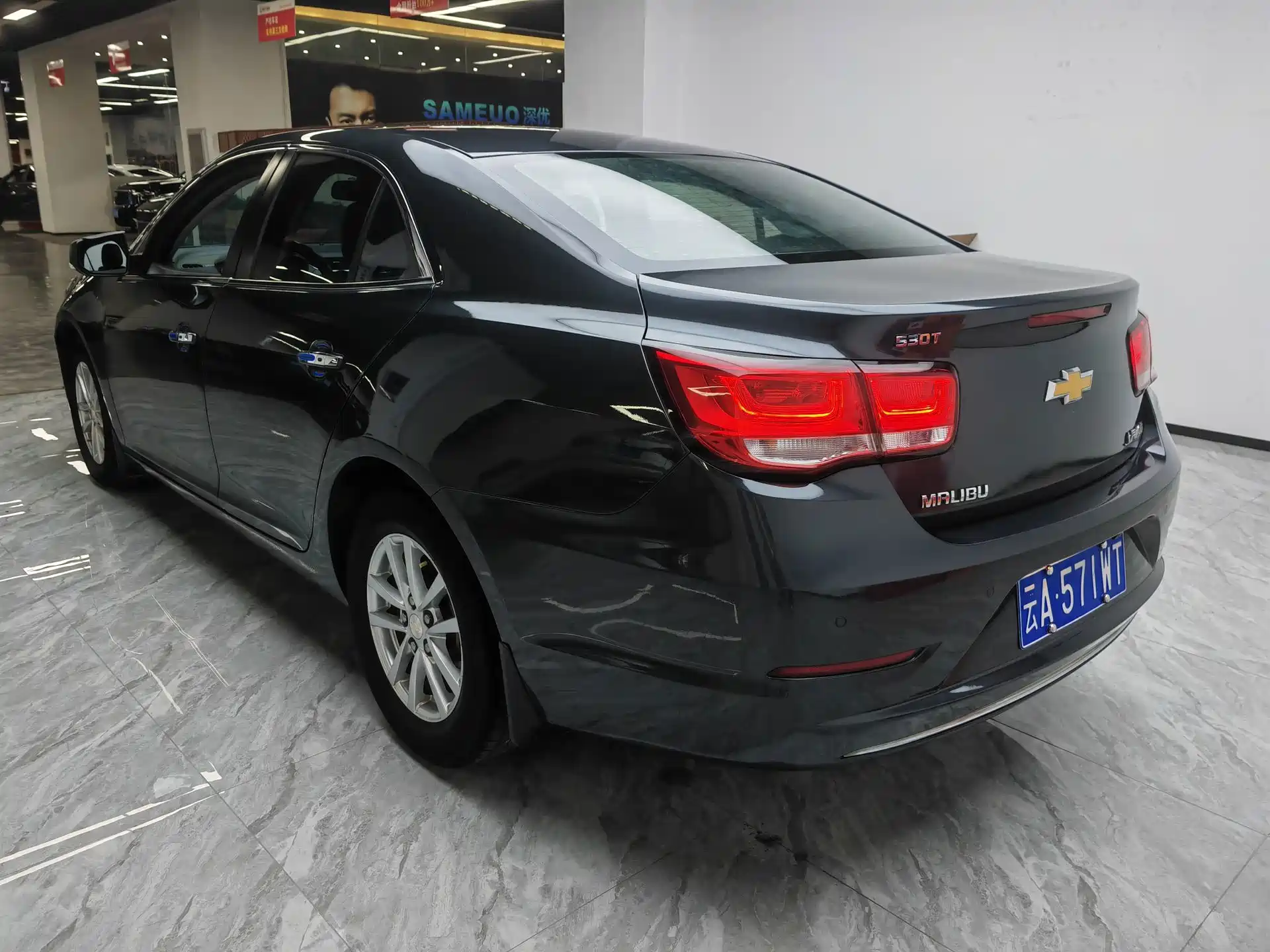 Photo 7 - Chevrolet Malibu