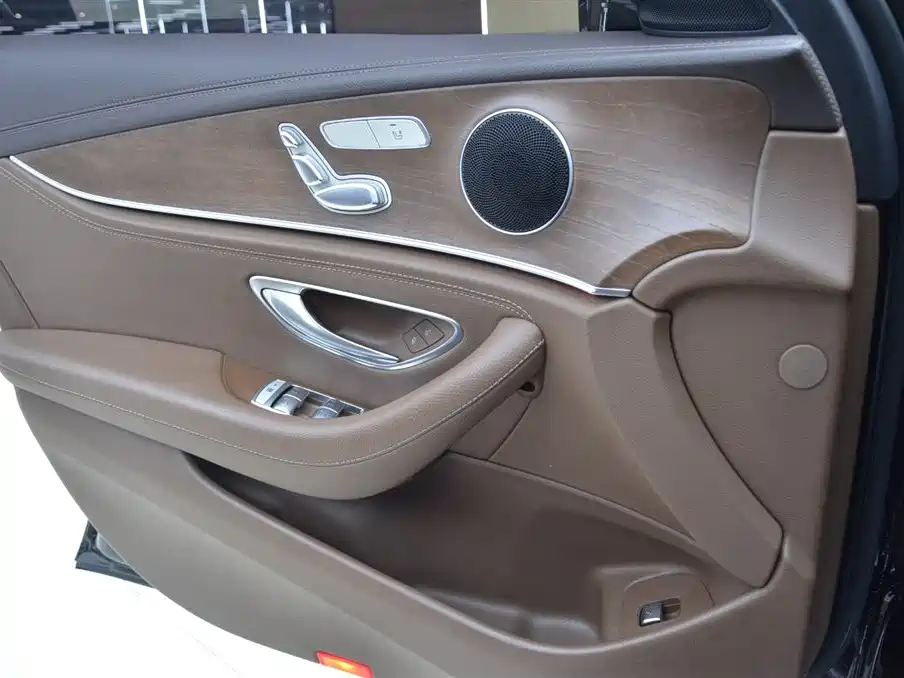Фото 6 - Mercedes-Benz E-Class