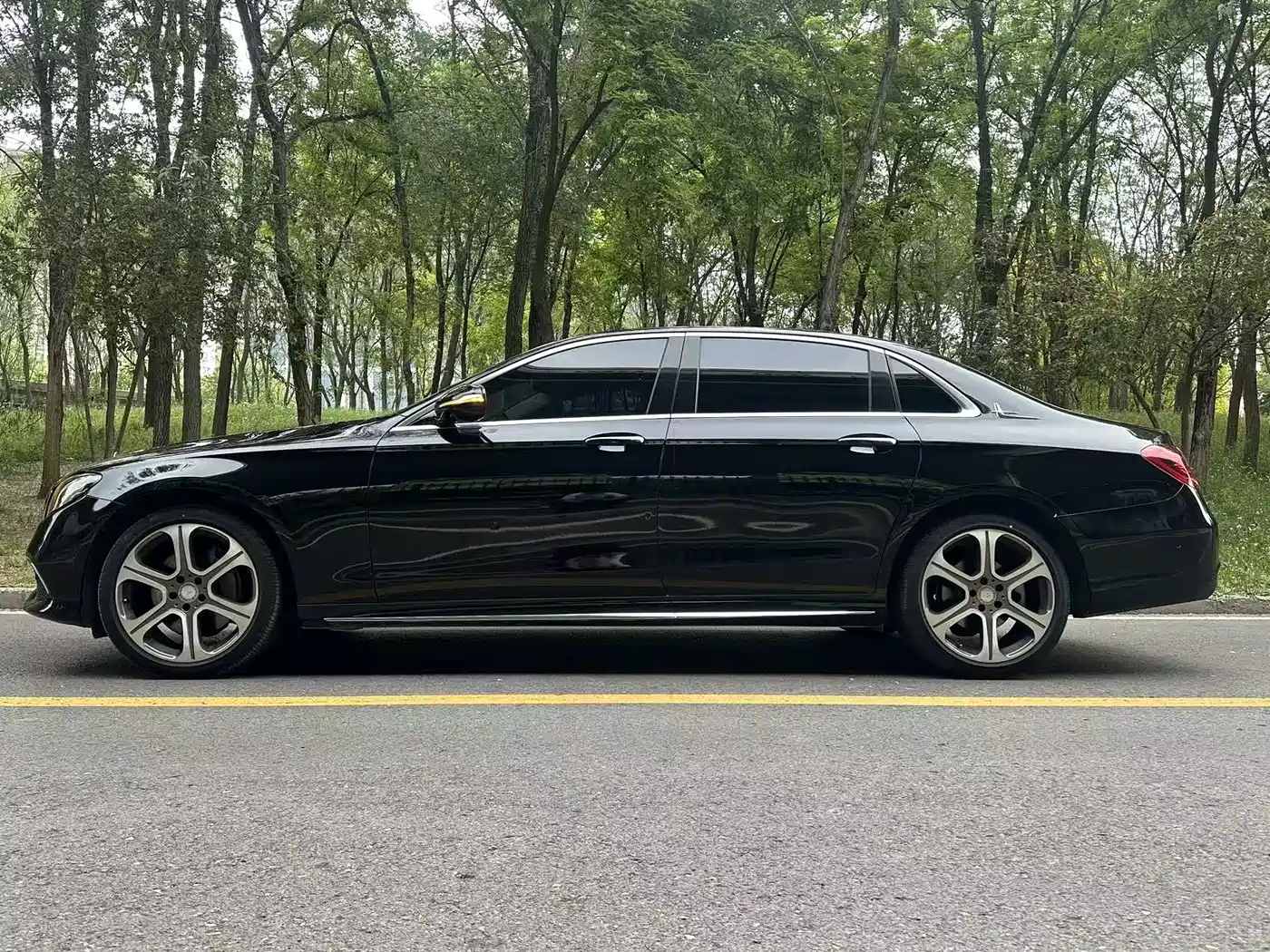 Volkswagen Passat 2024 380TSI Starlight Luxury Edition фото 9