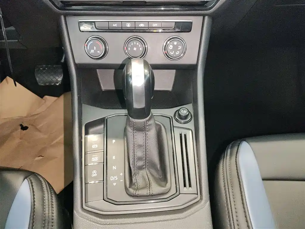 Volkswagen Lavida 2024 Model 1.5L Automatic Delight Edition фото 10