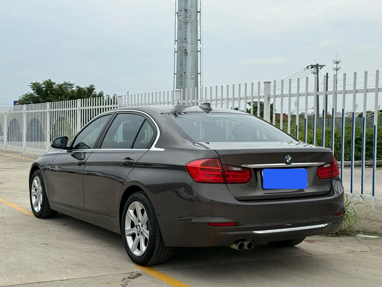 Photo 4 - BMW 3 Series