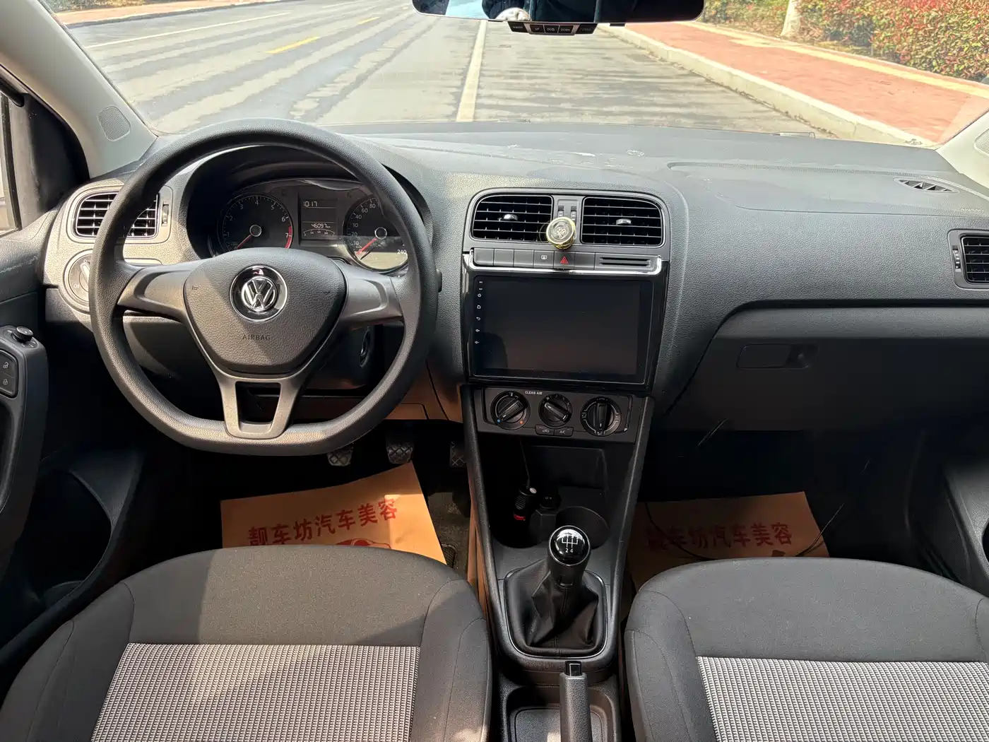 Volkswagen Polo 2016 1.4L Manual Trend фото 9