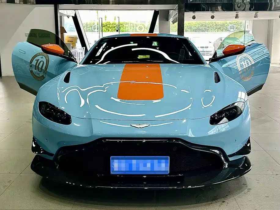 ASTON MARTIN V8 VANTAGE