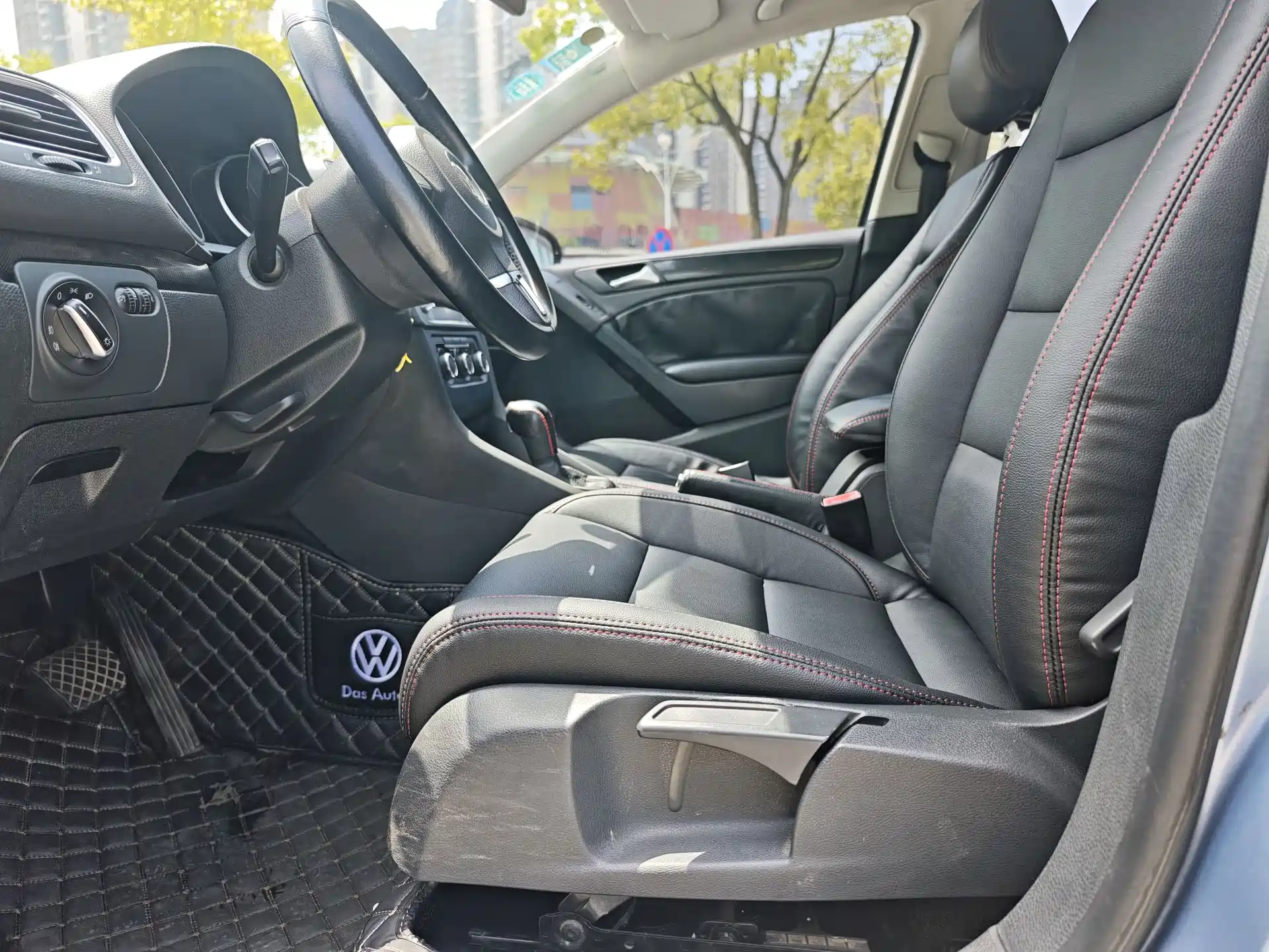 Фото 5 - Volkswagen Golf