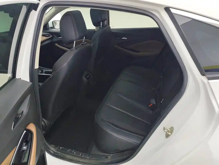 Photo 11 - Buick Verano