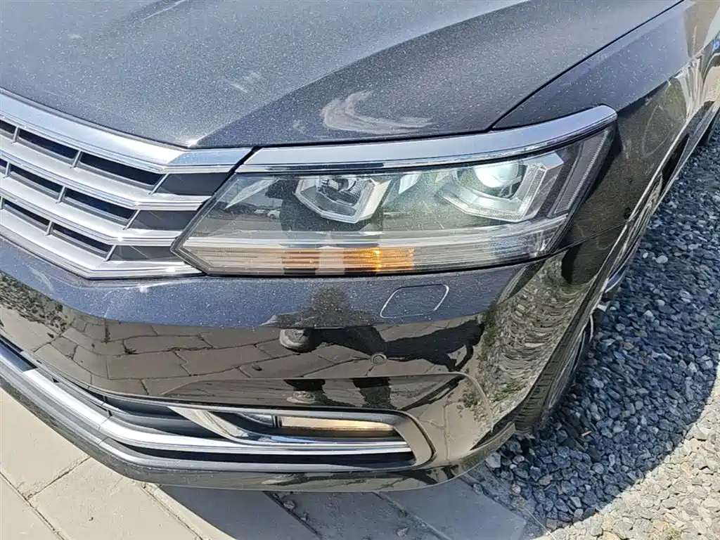Volkswagen Passat 2017 330TSI DSG Luxury фото 24