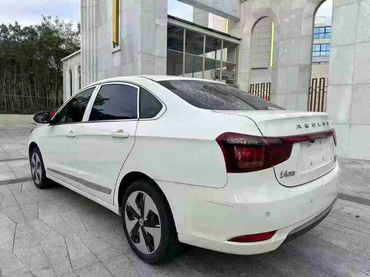 DONGFENG E70