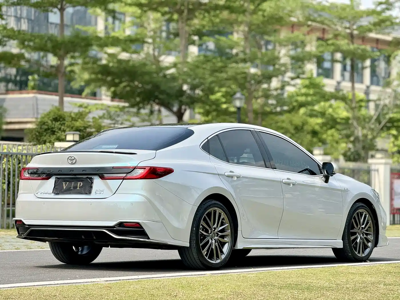Toyota Camry 2024 Model Dual Hybrid 2.0HXS Sport Plus Edition фото 6