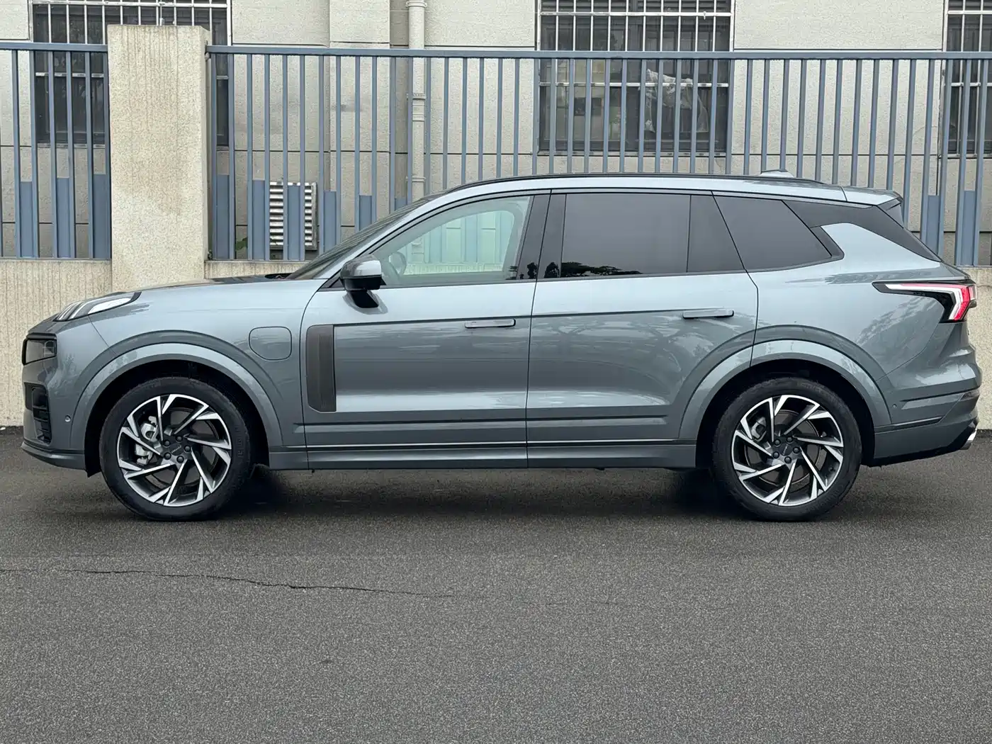 Lynk & Co 09 EM-P 2021 2.0T PHEV Halo 6-seater фото 7